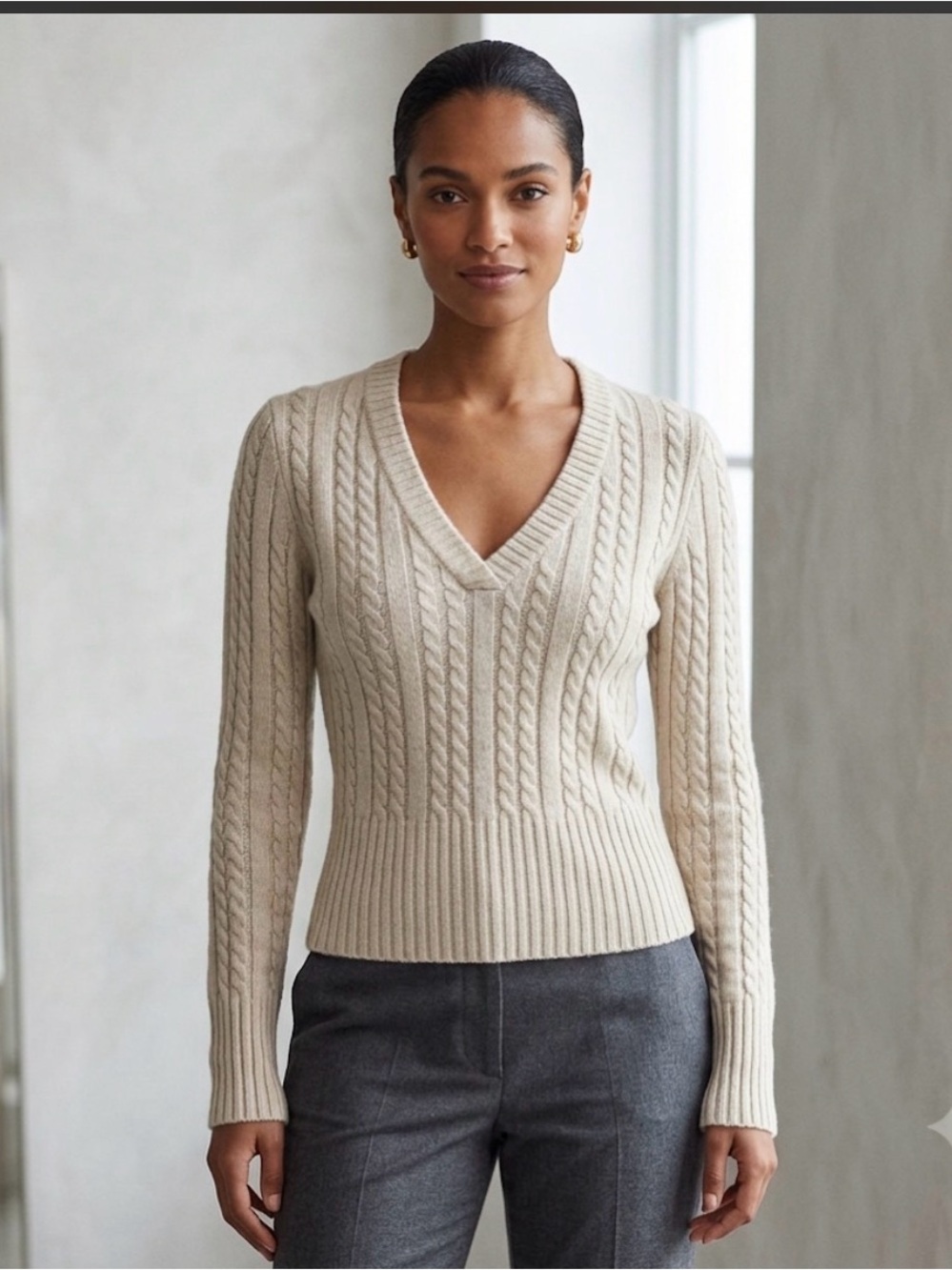 NWT CoCo & Shay V-Neck Knit Old Money Beige Sweater Large.